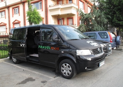 Xe đưa đón của công ty VT Travel Plus
