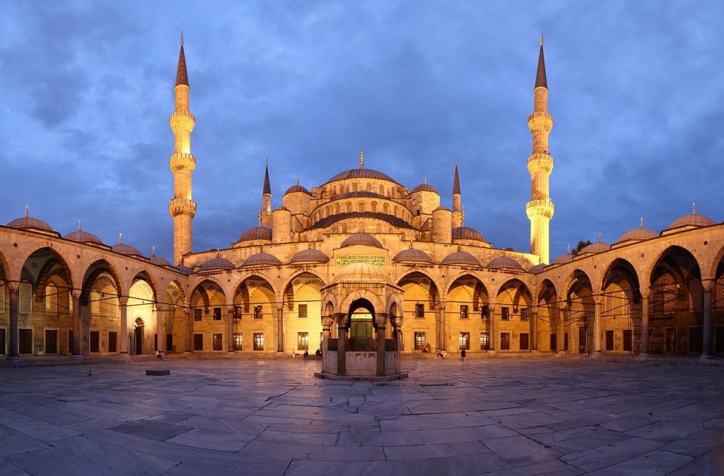 Ngẩn ngơ trước nét đẹp không tưởng của nhà thờ Hồi Giáo Sultan Ahmed