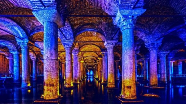 Yerabatan Cistern - Cung điện cổ dưới nước tuyệt đẹp nhất Thổ Nhĩ Kỳ
