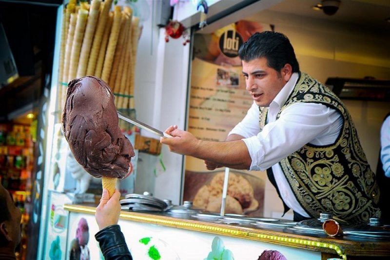 Thích thú với món kem chặt độc đáo của Thổ Nhĩ Kỳ