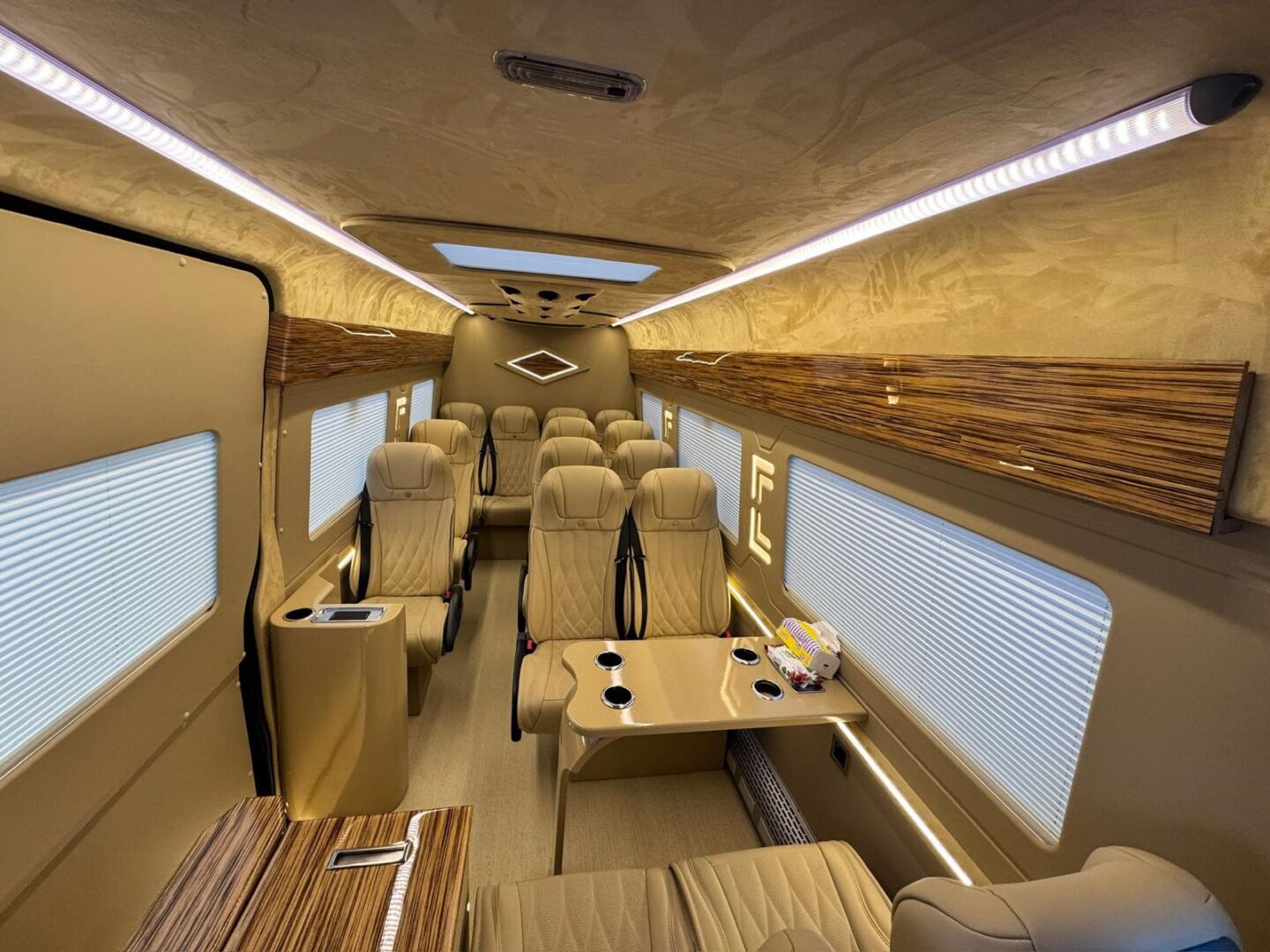 Xe du lịch 16 chỗ